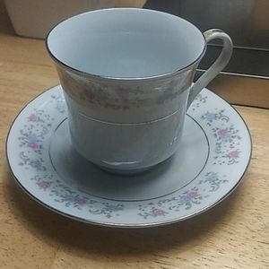 NWOT FTDA 1987 FINE PORCELAIN TEA CUP AND SAUCER